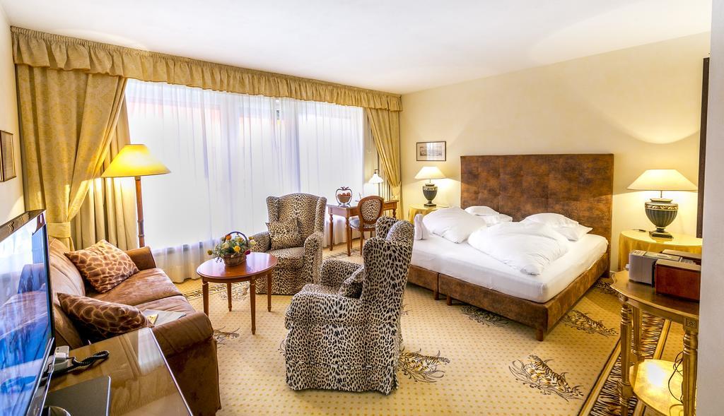 Dominik Alpine City Wellness Hotel - Adults Only Bressanone Eksteriør bilde